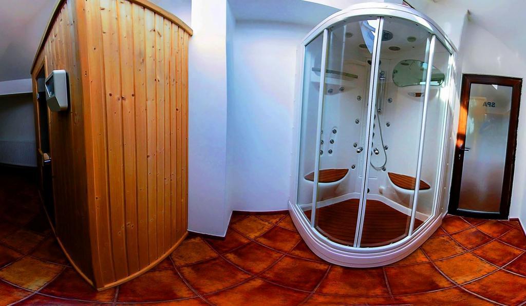 ホテル Casa Cartianu Târgu Jiu エクステリア 写真